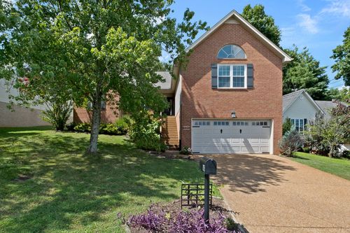 105 Peak Hill Cir, Nashville, TN, 37211-6885 | Card Image
