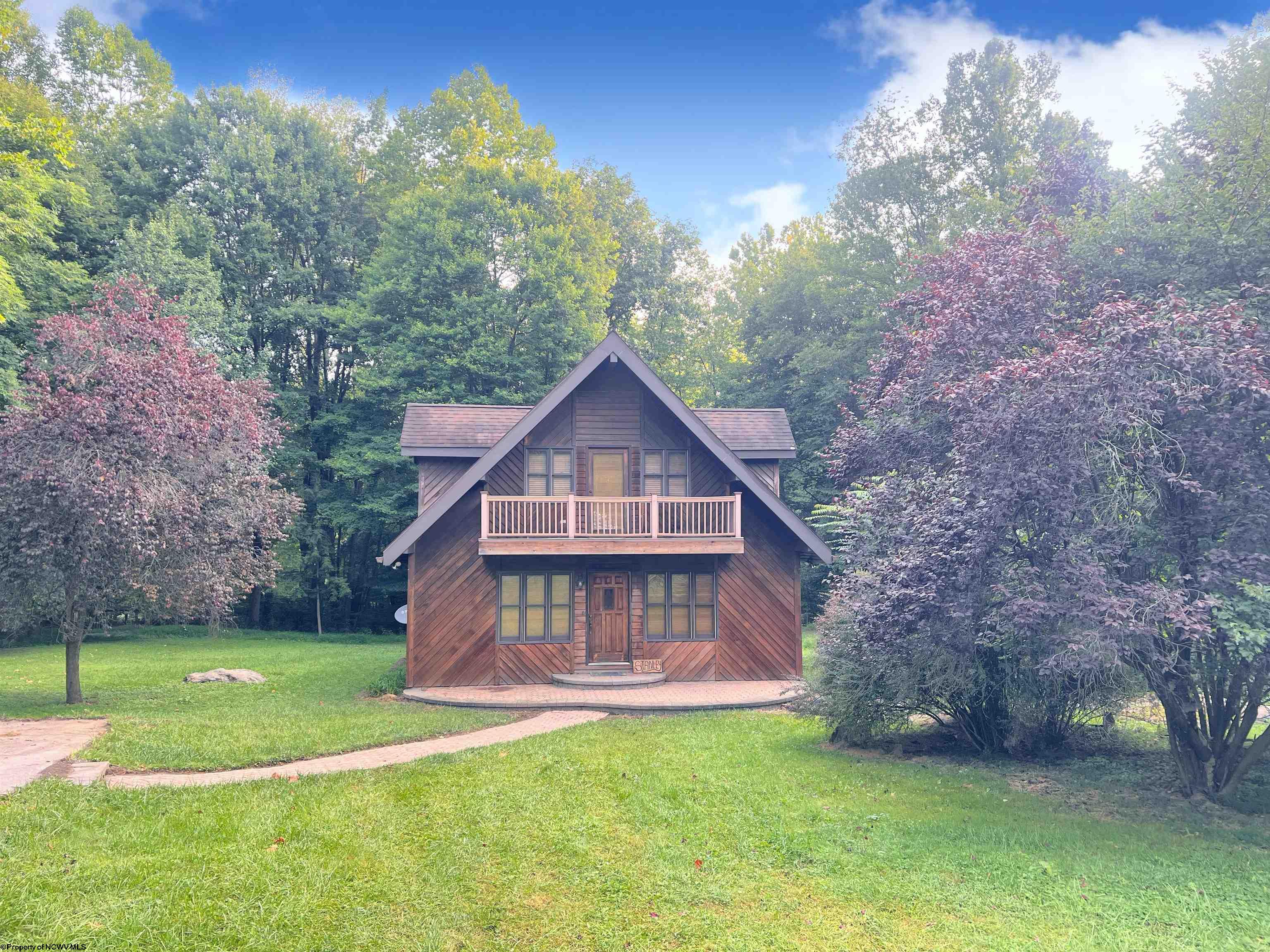 Mason Ln, Grafton, WV 26354