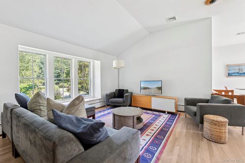 35 Bayberry Ln, Sag Harbor, NY, 11963-1212 | Card Image