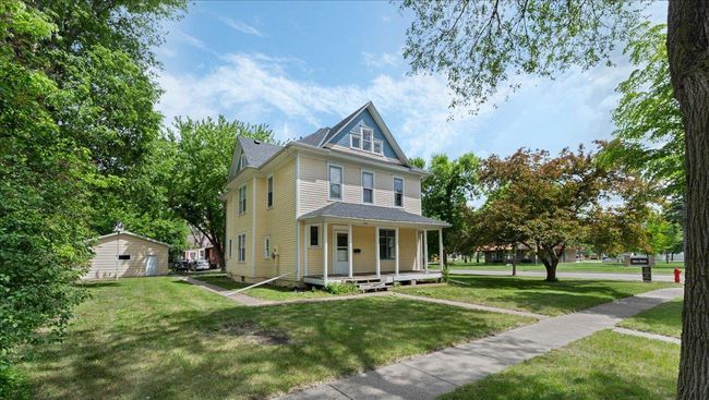 723 3 Rd St Sw, House other with 5 bedrooms, 3 bathrooms and null parking in Willmar MN | Image 4
