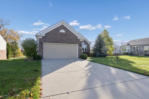 9525 Pine Valley Dr, Grand Blanc, MI, 48439-2677 | Card Image