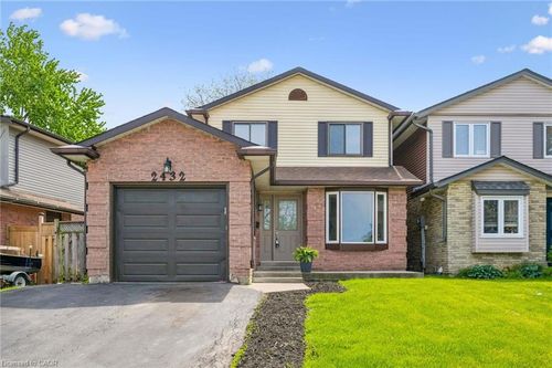 2432 Malcolm Cres, Burlington, ON, L7P3Y4 | Card Image
