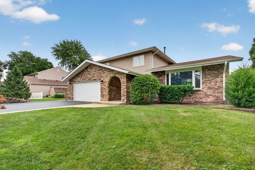 29W055 Schillinger Dr, Naperville, IL, 60564-5762 | Card Image