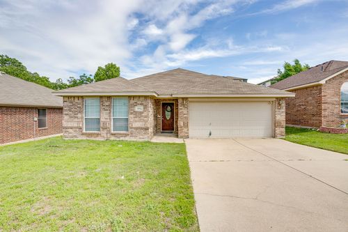 9316 Marilyn Ct, White Settlement, TX, 76108-3563 | Card Image