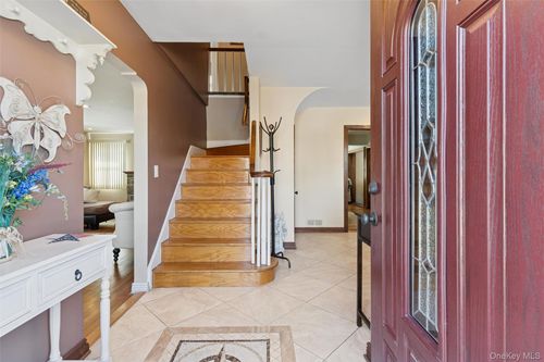 14 Bell Ct, Bellmore, NY, 11710-4404 | Card Image