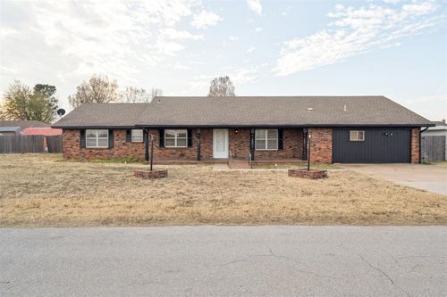 202 Walter Way, Anadarko, OK, 73005-6008 | Card Image