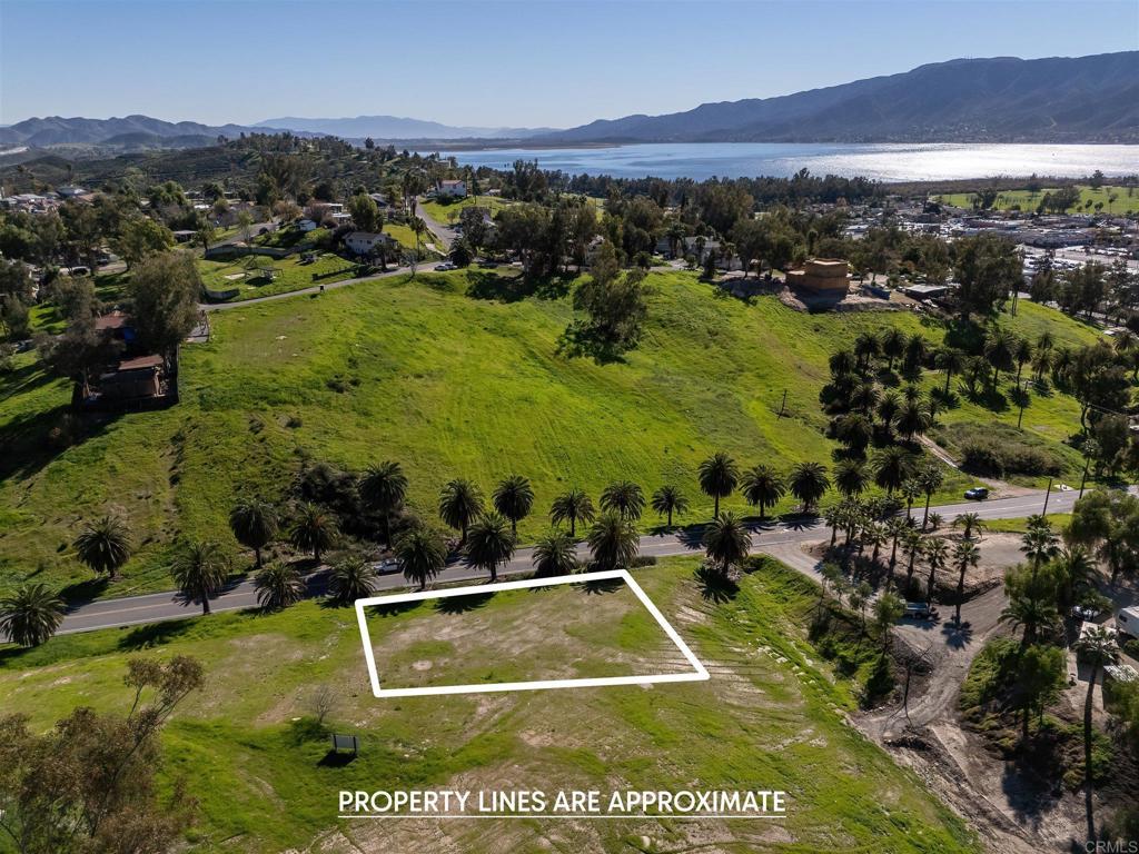 Land in Lake Elsinore