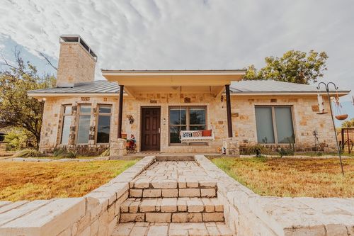 600 Finney Dr, Weatherford, TX, 76085-3880 | Card Image
