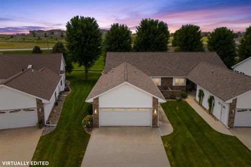 4303 Briarwood Dr, Cedar Falls, IA, 50613-7527 | Card Image