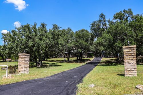 310 Remington Dr, Bergheim, TX, 78004-1913 | Card Image