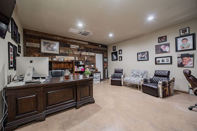 1990 Jim Harry Loop, Home with 5 bedrooms, 6 bathrooms and null parking in Sunset TX | Image 20