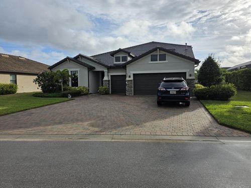 527 Se Vallarta Dr, Port St Lucie, FL, 34984-8403 | Card Image