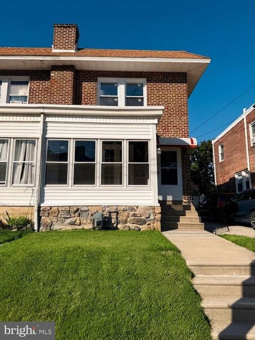 7 W Cooke Ave, GLENOLDEN, PA, 19036-1318 | Card Image
