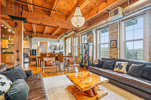 413 N 2nd St, Milwaukee, WI, 53203-3100 | Card Image