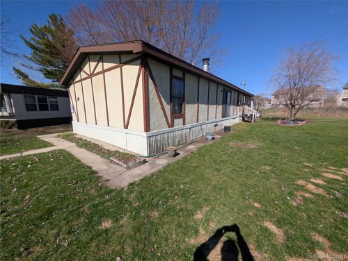 26 Carmell St, Belleville, MI, 48111-2948 | Card Image