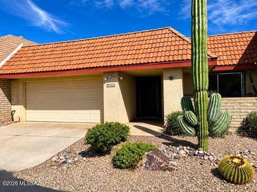 5742 N Camino Laguna, Tucson, AZ, 85718-4477 | Card Image
