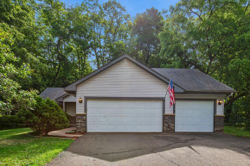 326 Warner Ave N, Mahtomedi, MN, 55115-2068 | Card Image