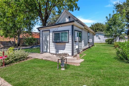 107 E 11th St, Kemp, TX, 75143-3249 | Card Image