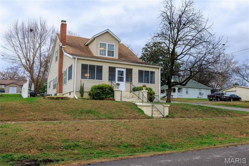 822 E Olive St, Scott City, MO, 63780-2727 | Card Image