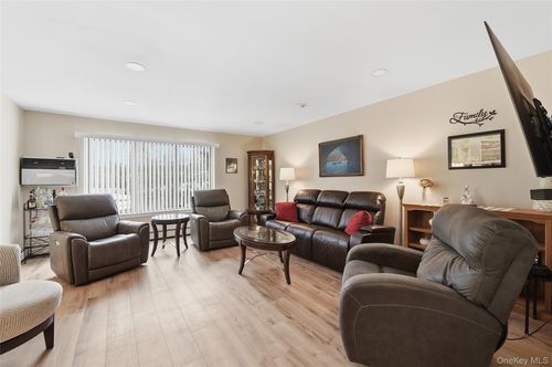 17 Butler Dr, Goshen, NY, 10924-2413 | Card Image