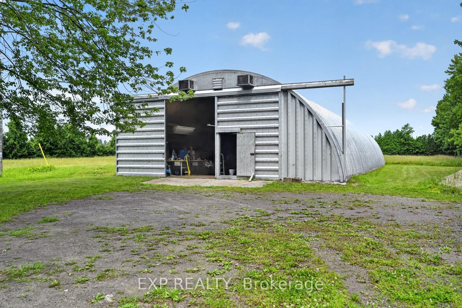 Commercial Sale in South Dundas