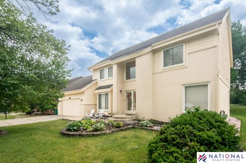 37709 Glengrove Dr, Farmington Hills, MI, 48331-1193 | Card Image