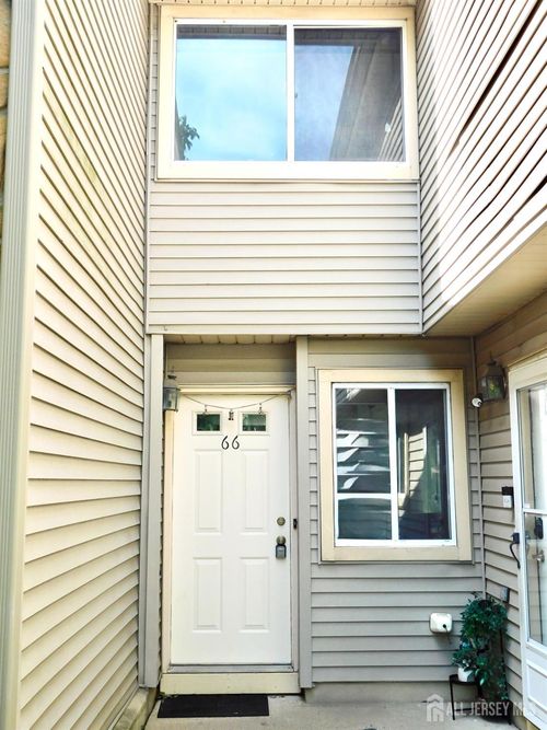 66 Chatham Ct, East Windsor, NJ, 08520-2640 | Card Image