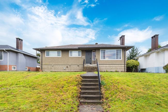 4856 Fairlawn Drive, House other with 5 bedrooms, 2 bathrooms and 1 parking in Burnaby BC | Image 1