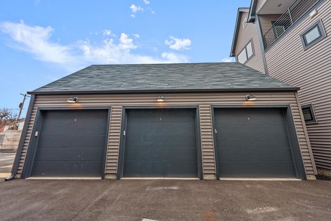 Garage | Image 35
