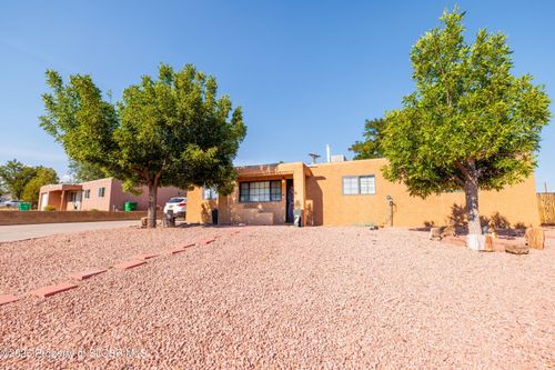 3900 Sierra Vista Dr, Farmington, NM, 87402-8361 | Card Image