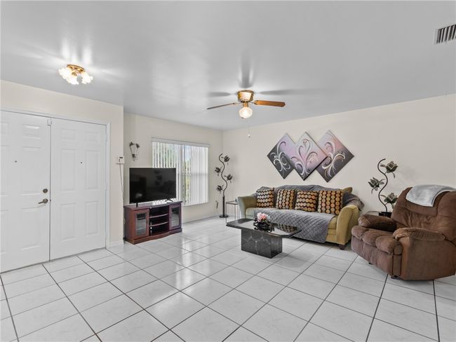 Living Room | Image 8