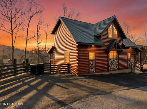 765 Chickasaw Gap Way, Pigeon Forge, TN, 37863 | Card Image