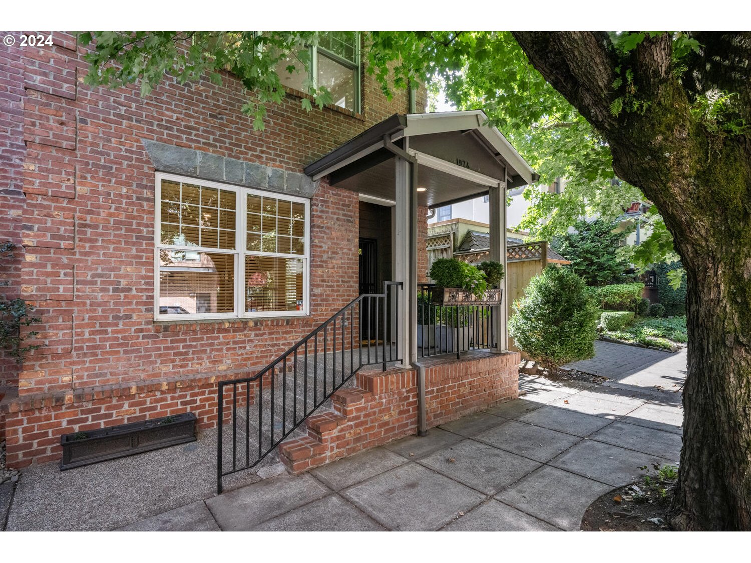 Overton St, Portland, OR 97209