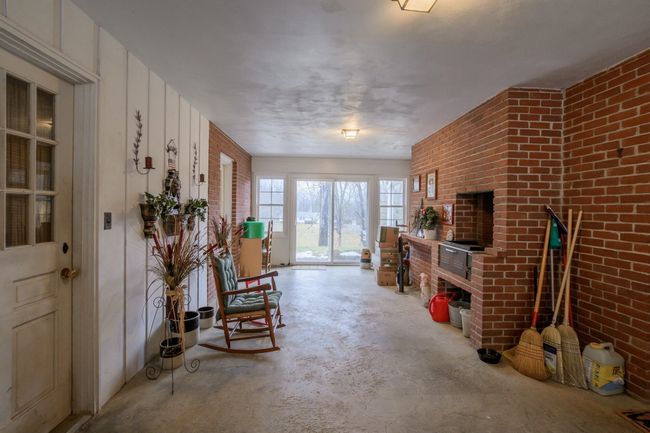 Breezeway between house and Garage | Image 16