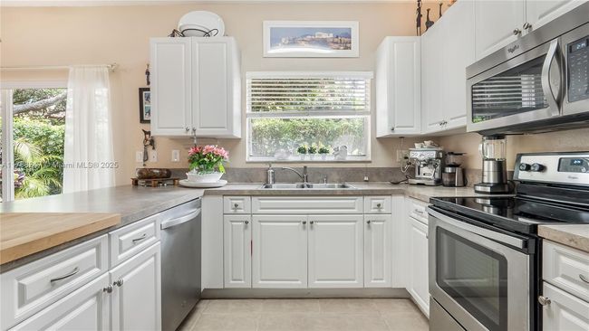 12752 Sw 49 Th Ct, Townhouse with 4 bedrooms, 3 bathrooms and null parking in Miramar FL | Image 13