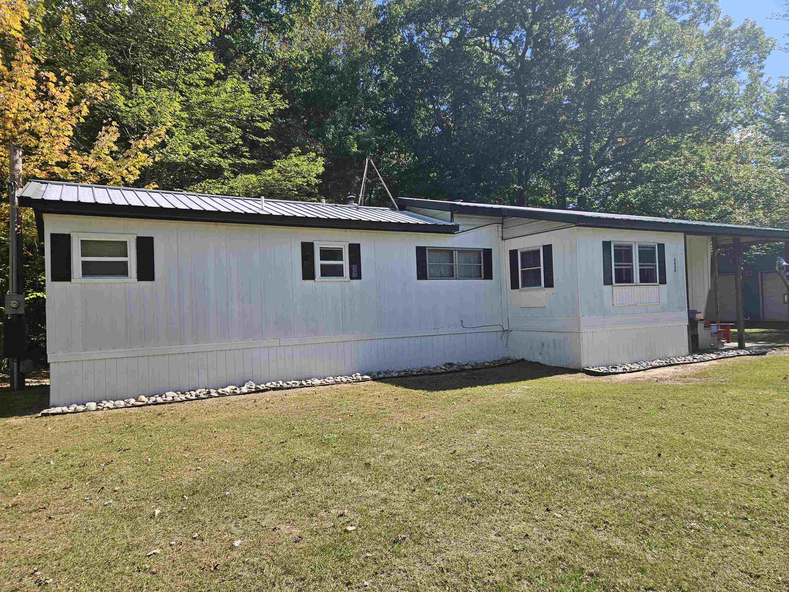 Peggy Dr, Harrison, MI 48625
