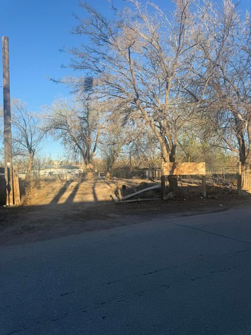 2402 Salvador Rd Sw, Albuquerque, NM, 87105-3124 | Card Image
