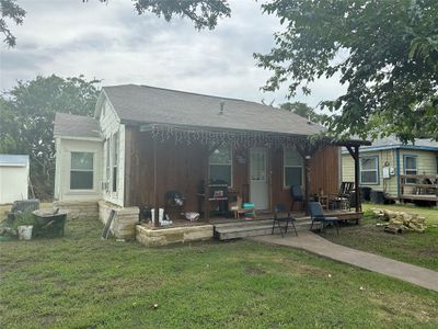 713 N Polk Street, House other with 2 bedrooms, 1 bathrooms and null parking in Giddings TX | Image 1