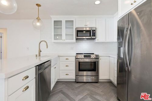 apt-223-11645 Montana Ave, Los Angeles, CA, 90049-4644 | Card Image