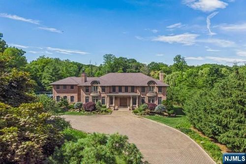 31 Marie Major Dr, Alpine, NJ, 07620-1170 | Card Image