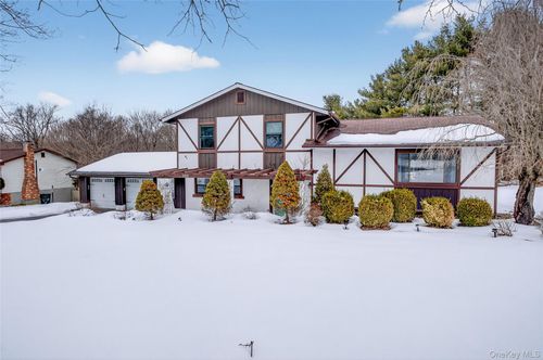 100 Watch Hill Dr, Fishkill, NY, 12524-1044 | Card Image