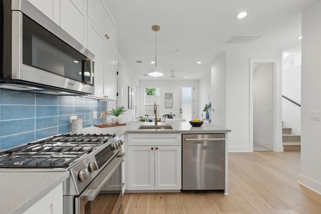 2 - 2105 Sl Davis Ave, House other with 3 bedrooms, 3 bathrooms and null parking in Austin TX | Image 11