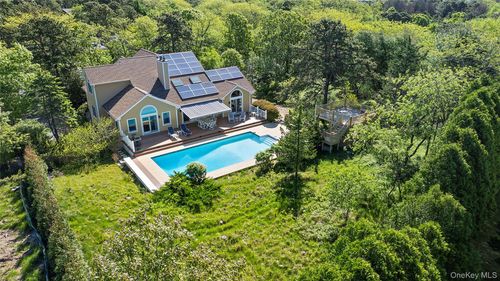 3 Chivas Ct, Southampton, NY, 11968-3741 | Card Image