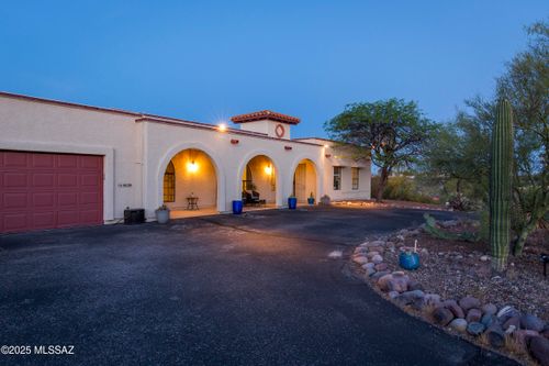 4650 N Paseo De Los Cerritos, Tucson, AZ, 85745-9285 | Card Image