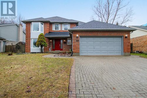 33 Repton Ave, London, ON, N5X3G3 | Card Image