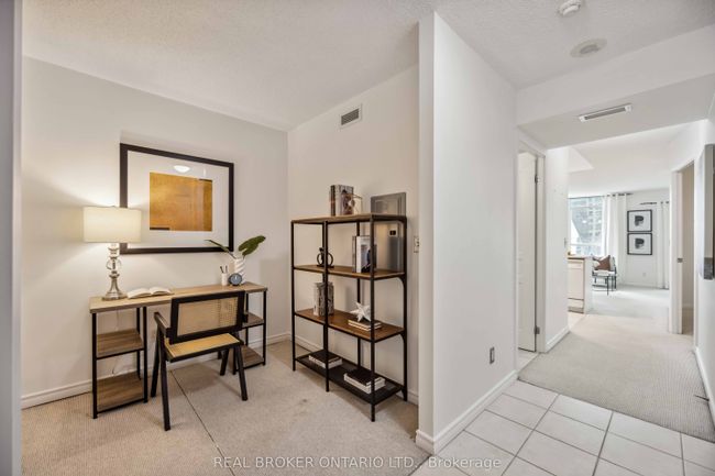 1913 - 18 Yonge St, Condo with 2 bedrooms, 2 bathrooms and null parking in Toronto ON | Image 4
