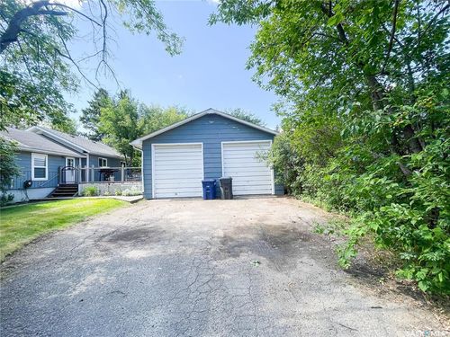 405 1st St E, Meadow Lake, SK, S9X1E8 | Card Image