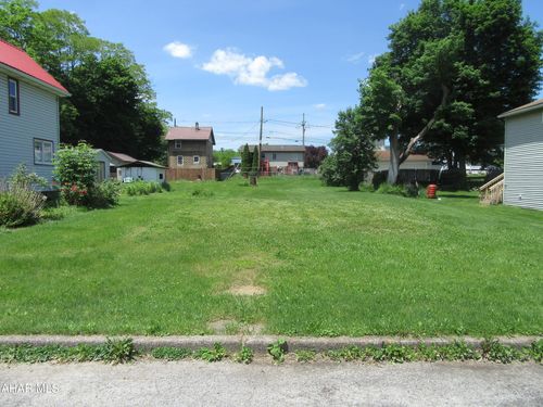 526 N 3rd St, Bellwood, PA, 16617-1810 | Card Image