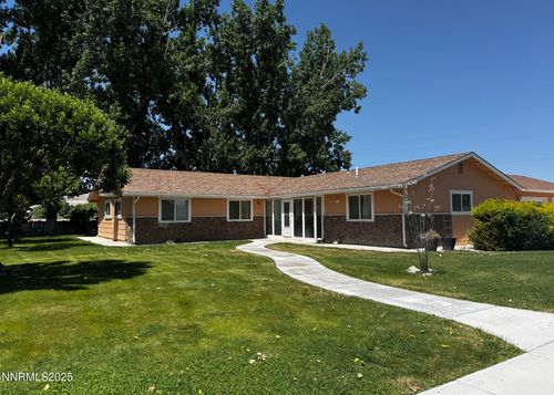 34 Poplar St, Yerington, NV, 89447-2183 | Card Image