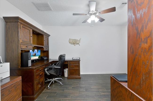 5004 Colmesneil St, House other with 4 bedrooms, 3 bathrooms and 2 parking in Pearland TX | Image 7